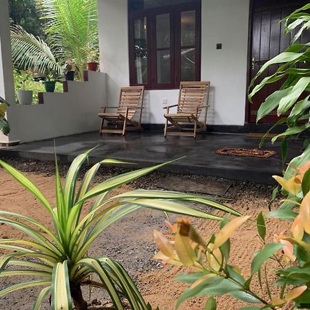 Manju Homestay Сигирия Екстериор снимка
