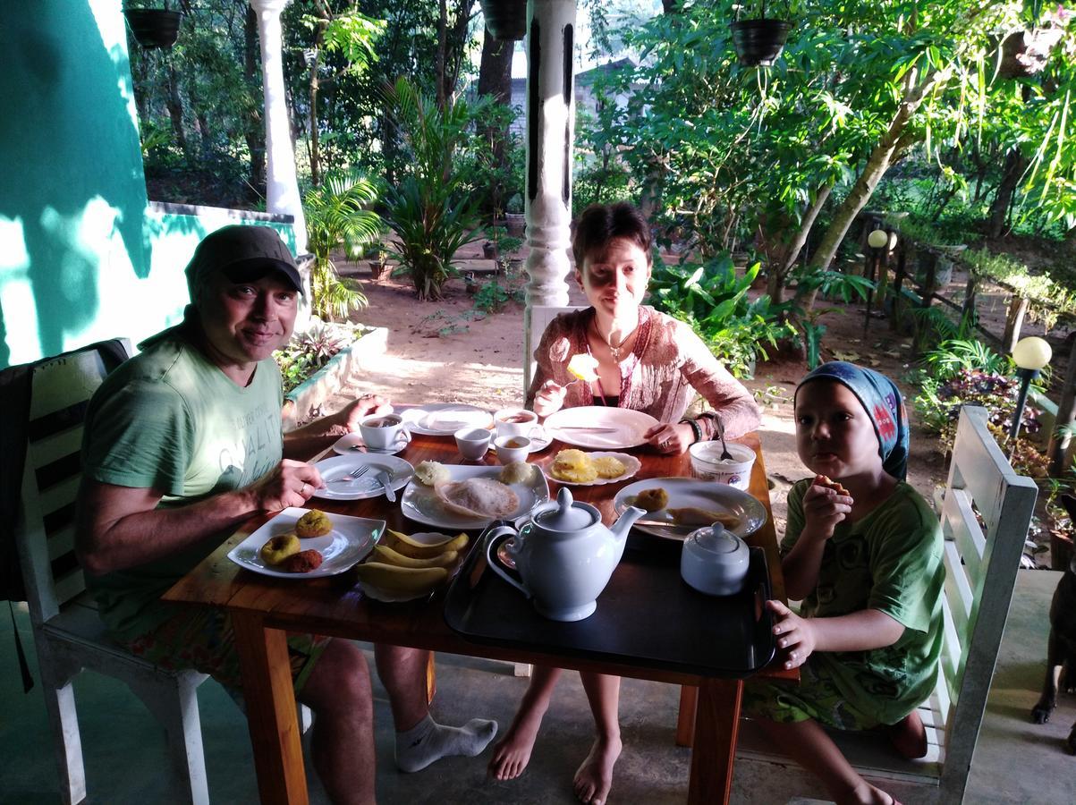 Manju Homestay Сигирия Екстериор снимка