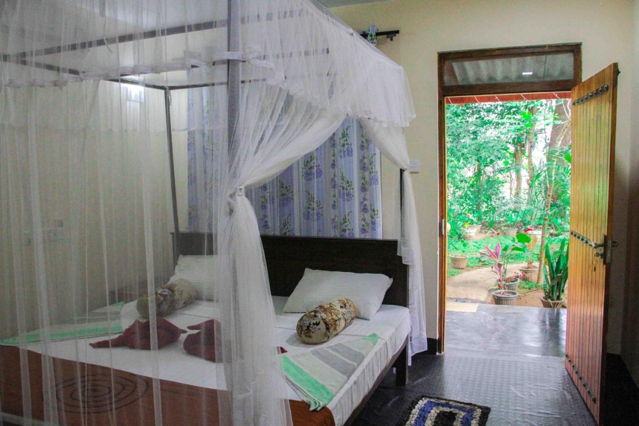 Manju Homestay Сигирия Екстериор снимка
