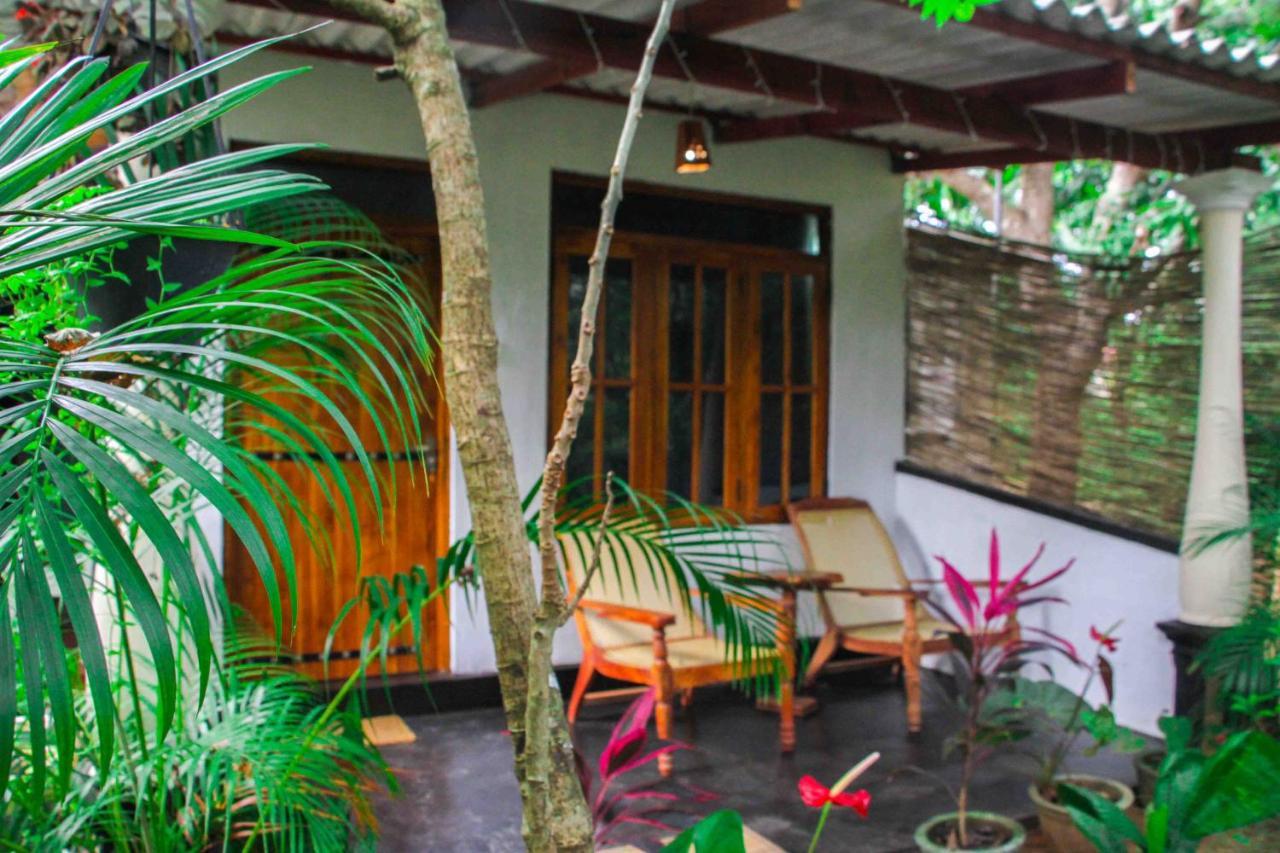 Manju Homestay Сигирия Екстериор снимка