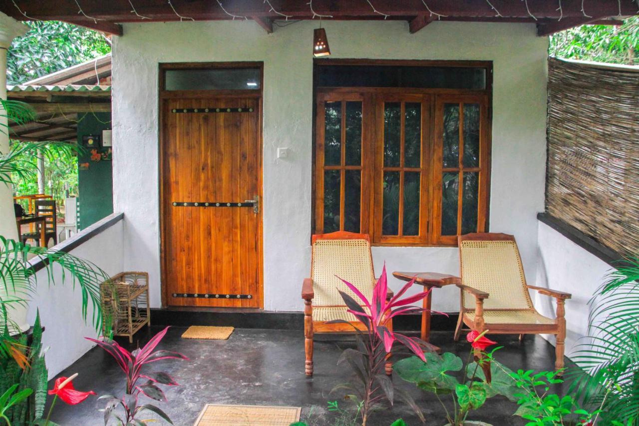 Manju Homestay Сигирия Екстериор снимка