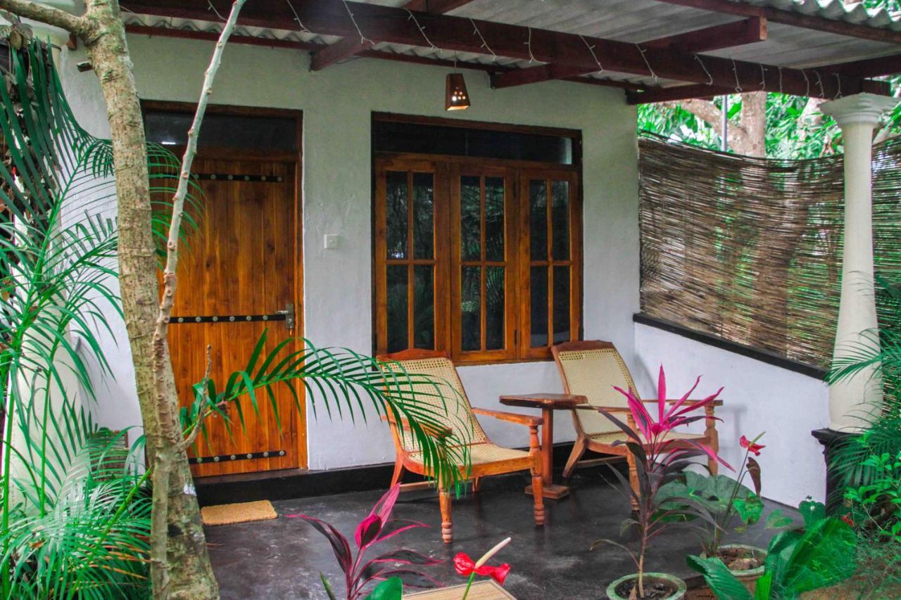 Manju Homestay Сигирия Екстериор снимка